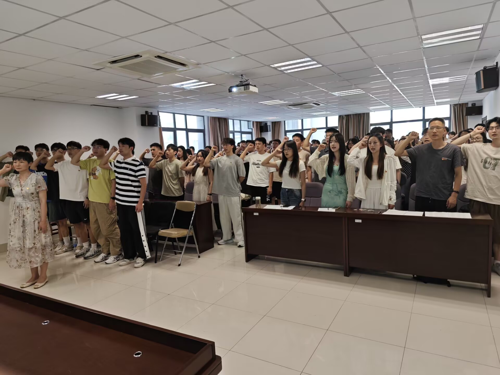 20250617毕业生党员离校教育大会2